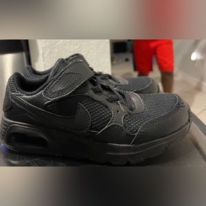 Kids Nike size 1 Y... my 6 yo outgrew them